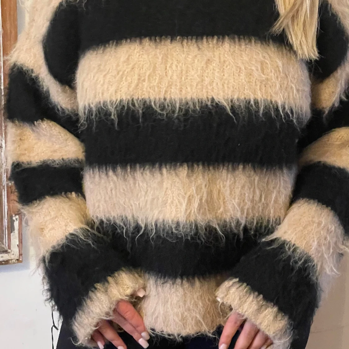 Stickad lurvig tröja