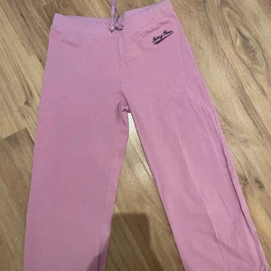 mjukisar - rosa/lila mjukisbyxor med medelhög midja🫶🏼🫶🏼xs/s