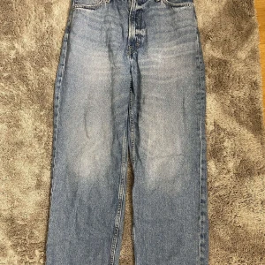 Baggy jeans - Snygga baggy jeans bra skick! Hör av er vid funderingar och använd gärna köp nu.