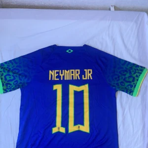 Neymar fotbollströja  - Storlek s, skriv om frågor