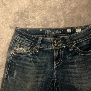 Miss me jeans - Säljer mina skit snygga miss me jeans som är lågmidjade och flare. Säljer pga att dom är för små! Pris går att diskutera privat!