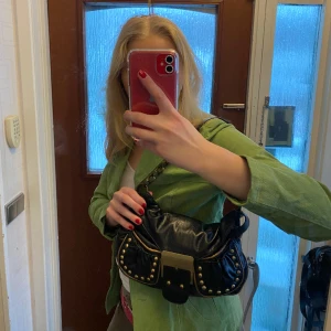 Cool väska💕 - Har ett tillhörande långt band! Använt skick!💞💞