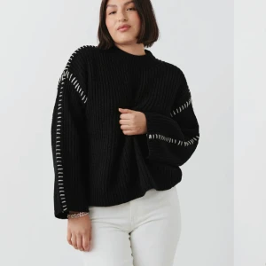 Stitch Knitted sweater - Säljer denna jätte populära slutsålda stickade tröja från Gina då den ej kom till användning. Den har prislapparna kvar men tyvärr försent att returnera. Orginalpris är 499kr. Hör av er vid frågor eller tryck gärna på köp nu 🤩💓Pris kan diskuteras 