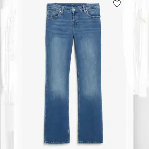 Säljer dessa jeans från Monki, köpta på Hm som var för stora för mig. Aldirg användt och lite av lappen sitter kvar. Nypris-499kr, säljer för 300.