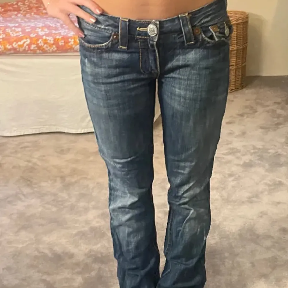 True religion jeans i jätte fint skick, midje mått: 40cm och innerbenslängd: 80cm💋. Jeans & Byxor.