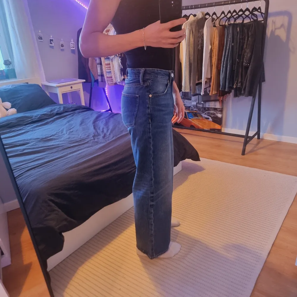 Loose bootcut jeans från H&M i storlek 29/32. Jeans & Byxor.