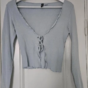 Topp - Topp i söt vårig färg💓