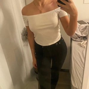 Topp - Offshoulder topp, använd ett par gånger🤍