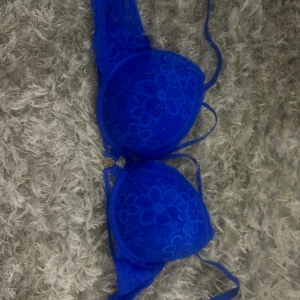 Blå bh - En söt och snygg new yorker bh. Aldrig använd skriv om du har frågor💕