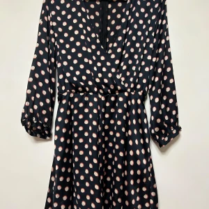 Zara klänning  - Säljer en super fin klänning från zara ,använd bara en gång,som ny storlek S 