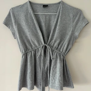Topp - Helt ny tröja från Gina Tricot. Den är endast testad. 💗