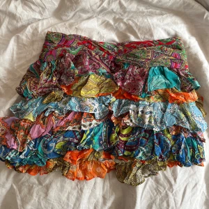 Zara Kjol - Denna såååå populära kjol som endast är använd en gång så i helt perfekt skick! 