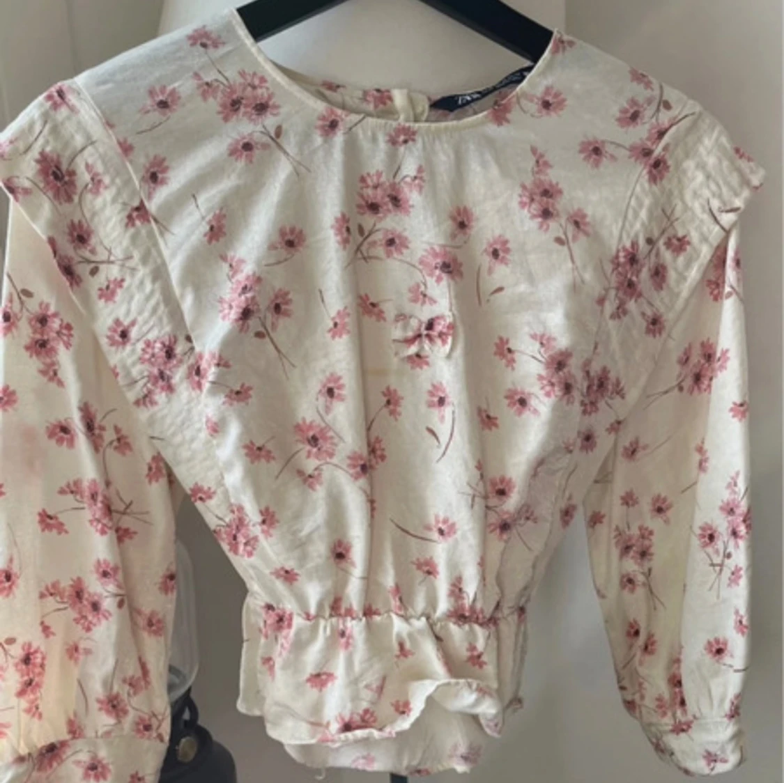 Zara satin flower printed puff shoulder top - 90