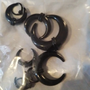 Septum - Ett kitt så du kan stretcha örat eller septum  Mista sizen 1,6mm till 10mm Helt nytt råka köpa 2 så säljer en av dom