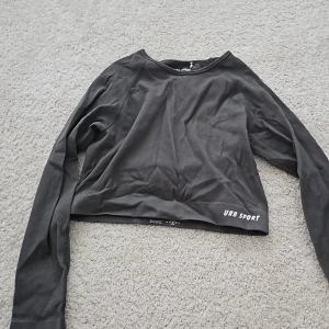 Träningskläder  - Strl. M & L men passar till S 