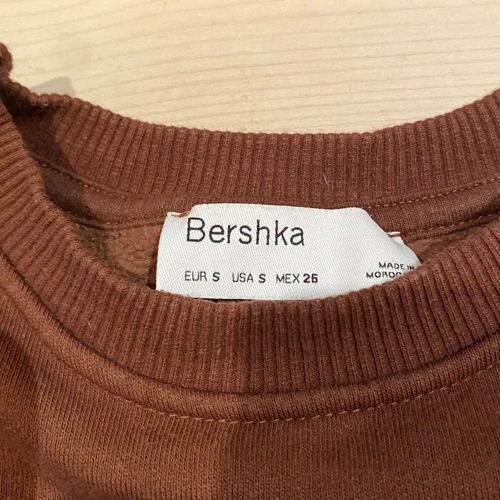 En jättesnygg och mysig tröja från Bershka, lite oversized❤️ Bara att skriva vid frågor🥰. Tröjor & Koftor.