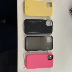 Mobilskal från ideal och Holdit - Snygga mobilskal från holdit och ideal of sweden, alla i jätte bra skick. 😊 50kr för dem utan förpackning och 100 kr för dem helt oanvända med förpackning 🥰skriv för fler bilder👍 300kr för alla👍 iPhone 11