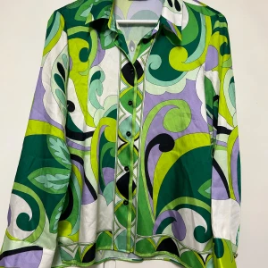 Skjorta  - Säljer en super fin skjorta från zara storlek S  Pris kan diskuteras vid snabb affär 