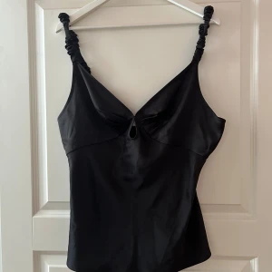 Linne från Adoore - Säljer vidare den här fina toppen från adoore. Storlek 46