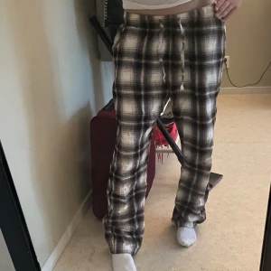Pyjamas byxor - Rutiga pyjamasbyxor.  Inga fläckar eller skador.  Storlek s men passar även mig som har xs