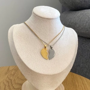 Bff halsband - Information på bild 2 👉🏻 Ett par (2st halsband) för 149kr, frakt ingår. Går att få 2st silver, 2st guld eller blanda med 1 guld och 1 silver. 💌 Instagram - Vikiicom