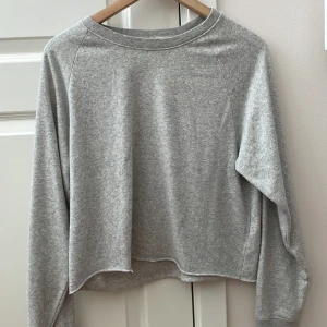 Grå tröja - Storlek 158/164, passar S