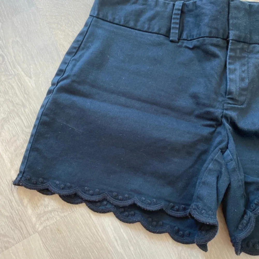 Lågmidjade shorts från Calvin Klein i stolek 0 vilket ger XS💗. Shorts.