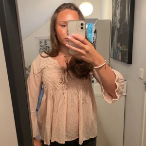 Odd Molly blus  - Jättesöt odd molly blus i ljusrosa färg. I väldigt fint skick!