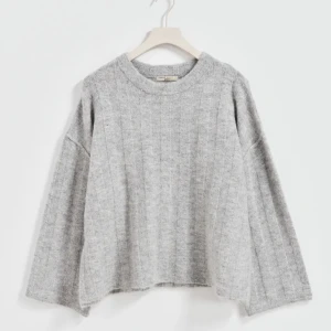 Stickad tröja - Stickad tröja ifrån Gina Tricot Säljer då den inte kommer till användning