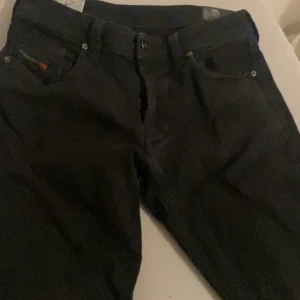Diesel jeans - Svarta diesel jeans 32/30