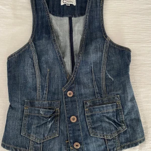 Väst - Jeans väst som jag inte använt, men väldigt fin! 