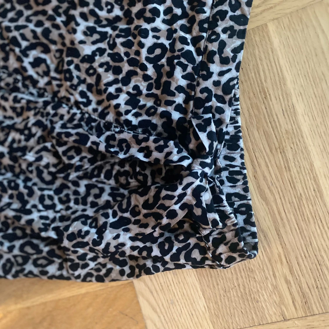 En volangkjol med leopard mönster - 91