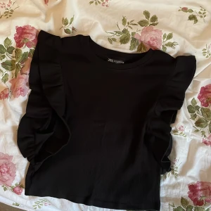 Topp🖤 - En snygg topp, helt oanvänd🖤