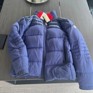 Moncler Jacka - Moncler jacka, i storlek 3 motsvarande M! I mycket bra skick