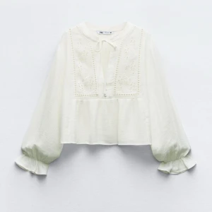 Zara blus - Super söt blus från zara i storlek S som är slutsåld på hemsidan🤍prislapp kvar och aldrig använd🤍