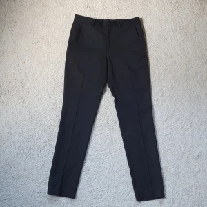 Jack n jones kostymbyxor  - Jack n jones Jprsolaris super slim kostymbyxor säljs för 450kr. Skick 10/10 (använda två gånger), nypris 900kr. Storlek 46.