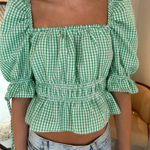 Blus - Fin blus i rutigt mönster❣️