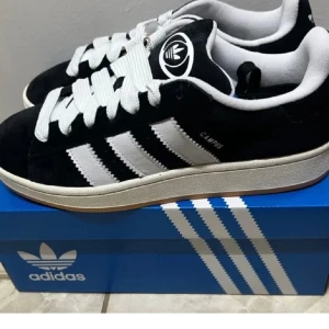 adidas campus 00s svarta - lite använda men inga defekter alls