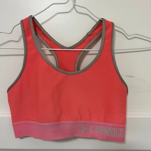 Under Armour Sport-bh - Sportbehå från Under Armour storlek S. 
