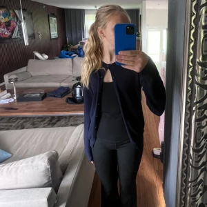 Marinblå kofta - Supergullig ifrån uniqlo💙m men passar s