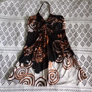 Mönstrad halterklänning  - Vintage halterklänning med så fint mönster💗