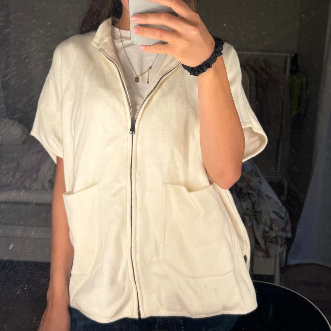 Kortärmad stickad ziptröja  - 92