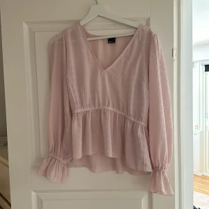 Rosa blus  - En blus i mycket fint skick🥰