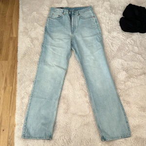 Weekday jeans - Helt nya Högmidjade Weekday jeans, modell ROWE
