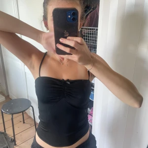 Sött linne - Säljer detta super fina linne från SHEIN då jag kände att de inte passade mig köpte det för 100kr och säljer för 30kr+frakt