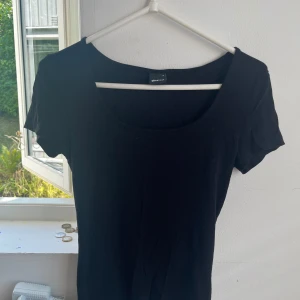 Gina tricot tröja/blus❤️ - Fin topp från zara som passar till allt och är perfekt för alla möjliga tillfällen❤️Köpt höst 2022 men har inte använt den sedans dess! Jätteskönt material😚