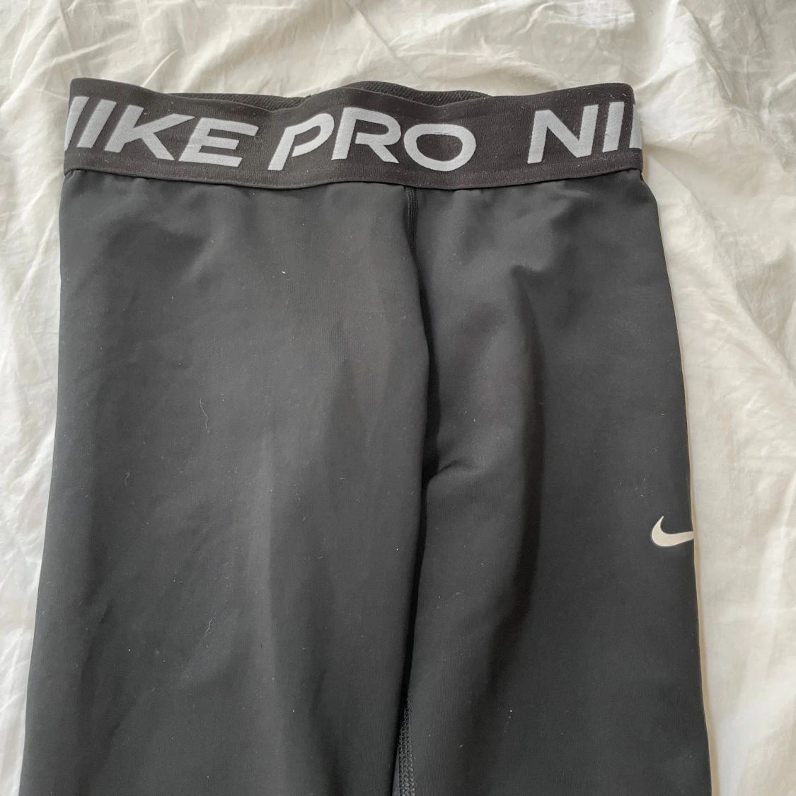 svarta nike pro byxor - 90