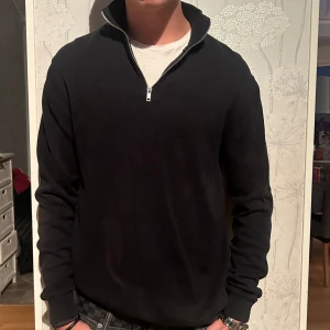 Halfzip - Säljer nu denna snygga halfzipen från nly man. Den är i ganska bra skick också. Priset kan diskuteras 