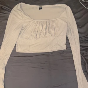 Beige långärmad tröja  - Beige långärmad tröja använd fåtal gånger 