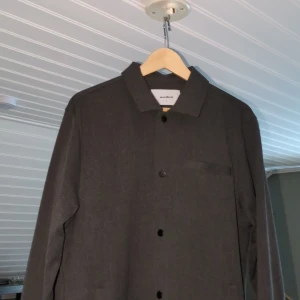 Overshirt - En snygg overshirt som är av märket woodbird. Den är i ett mycket bra skick med få användningar